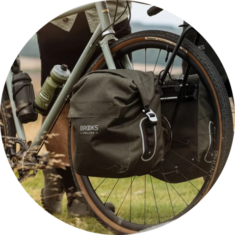 Fietstas van het merk Brooks op een cargobike uit het assortiment van PENDLR.