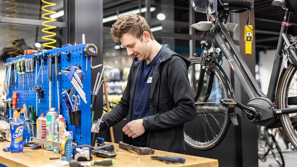 De dealer als onmisbare schakel