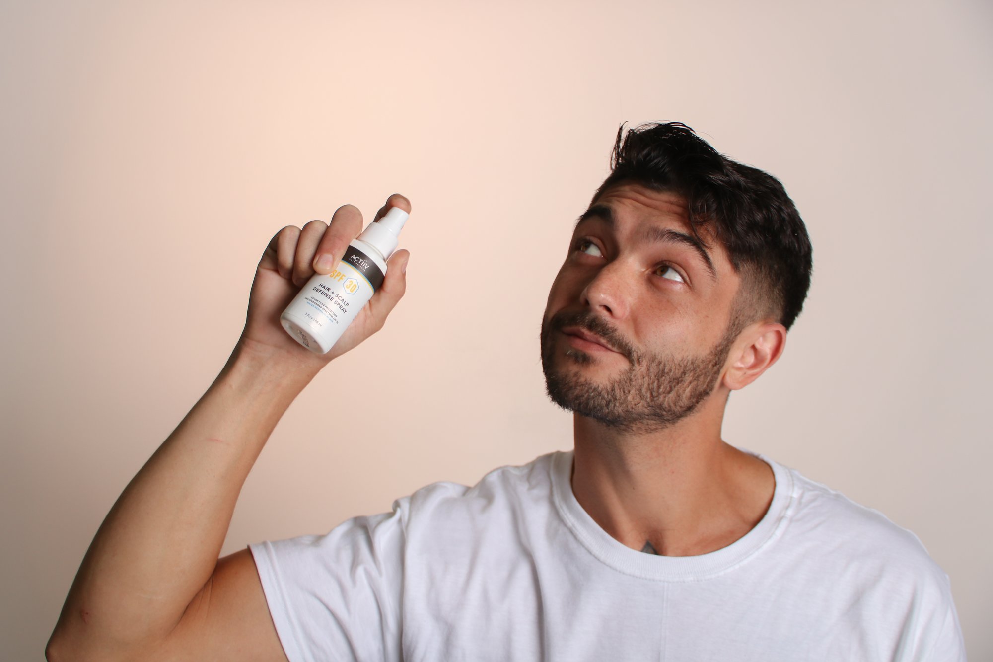 Man holding Actiiv SPF 30