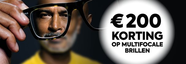 Man houdt bril vast, €200 korting op multifocale brillen, scherp zicht dichtbij en veraf