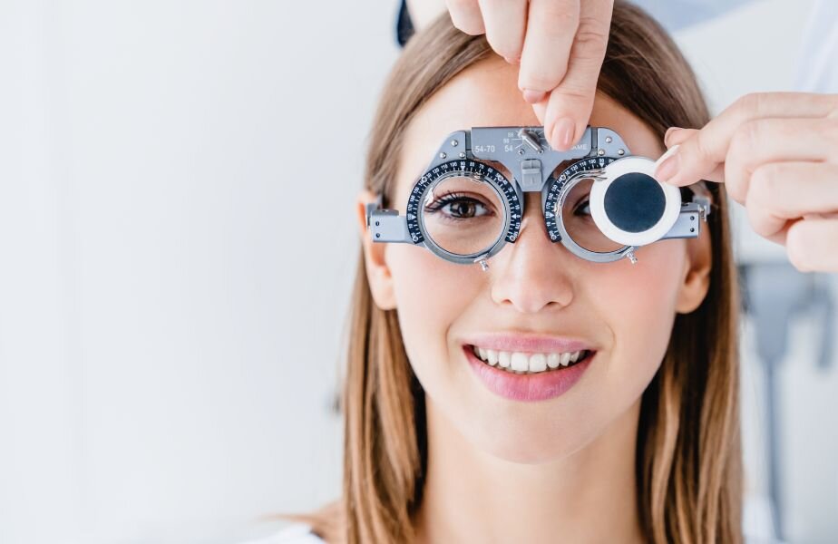 girl eyesight checking