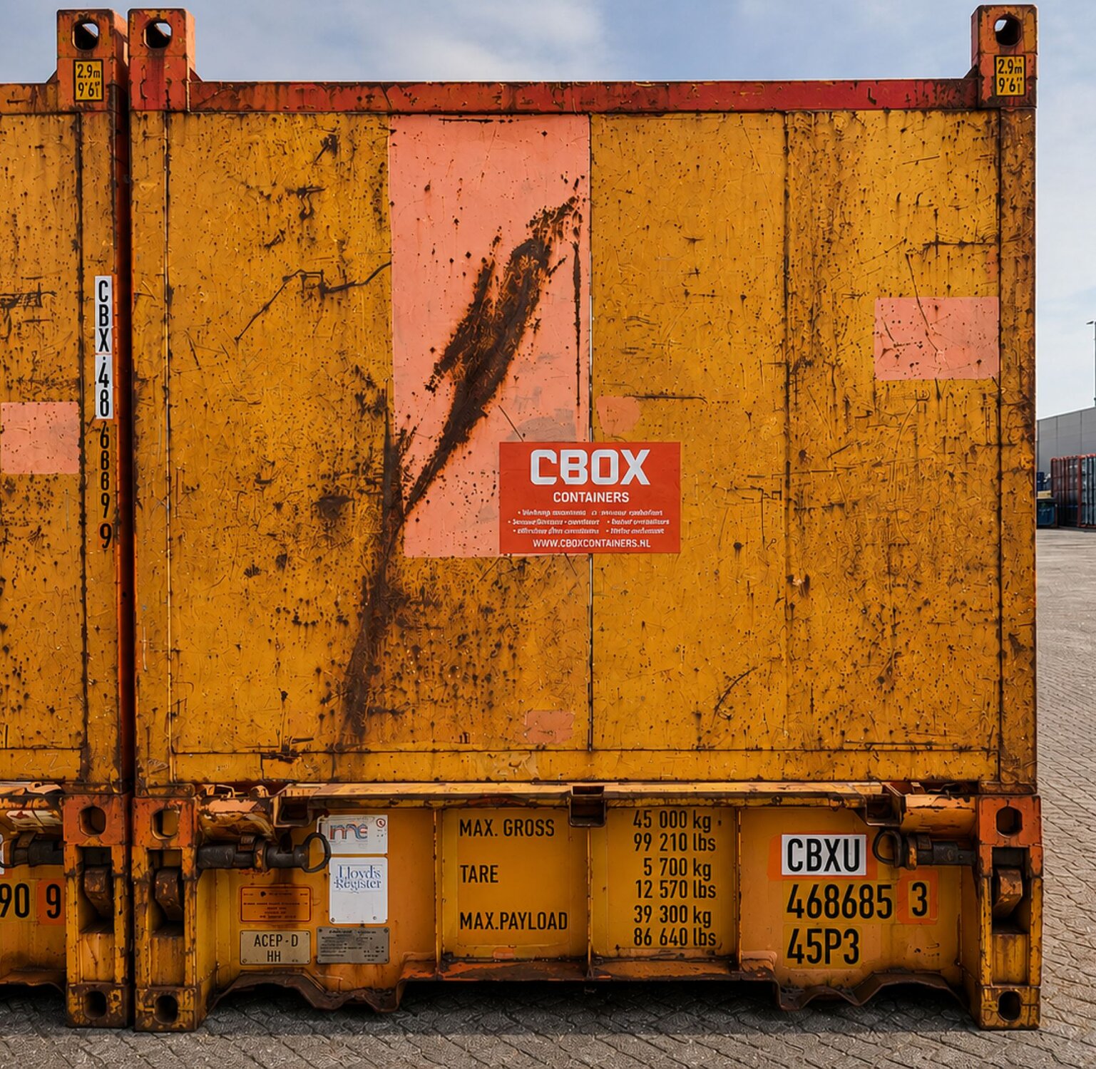 Flat rack container with open sides for oversized cargo handling