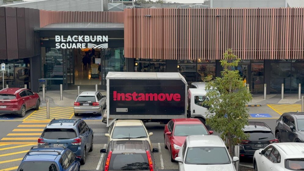 Instamove removalist at Luna Park St Kilda
