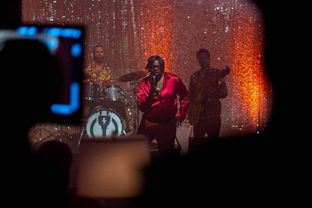 Behind-the-scenes footage of the band and crew hard at work during the shoot for the (I’m Your) Heat Pump music video.
