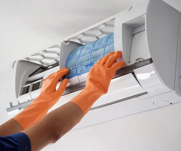 Limpeza e higienização de equipamentos de climatização