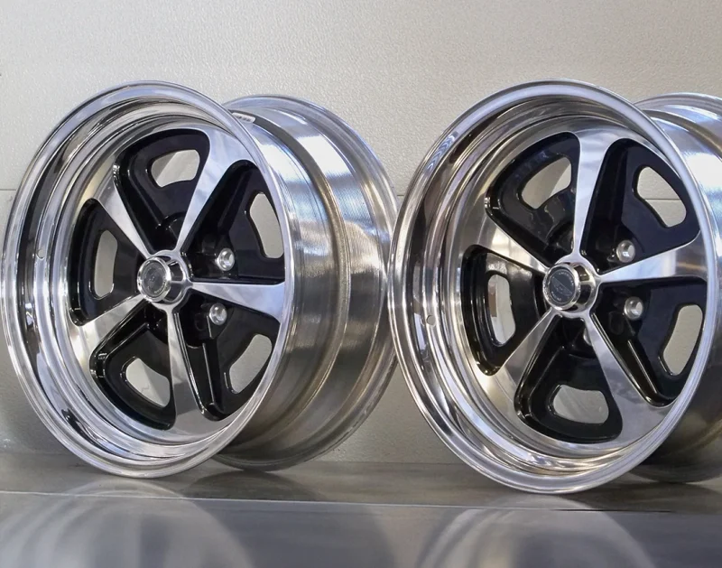 Pintura e polimento de rodas Dodge Charger RT - Acabamento cromado espelhado