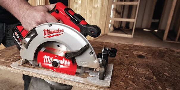 A Milwaukee cordless circular saw cutting plywood.