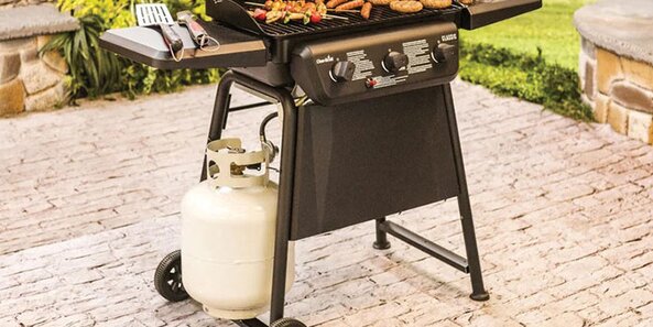 A propane grill with an exposed propane tank.