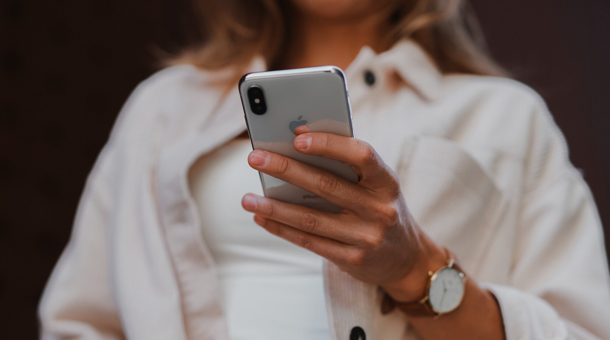 woman holding a smartphone