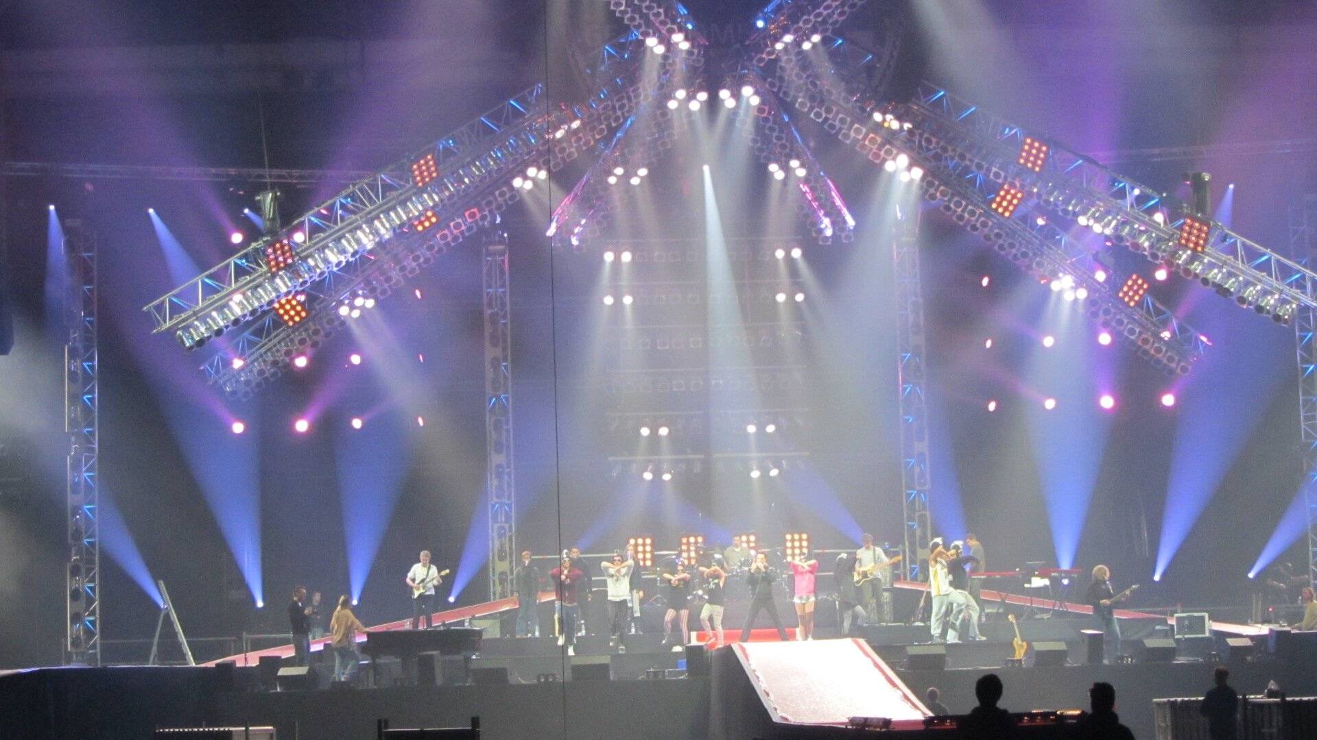 Queen stage - professionele live performance setup met dynamische verlichting