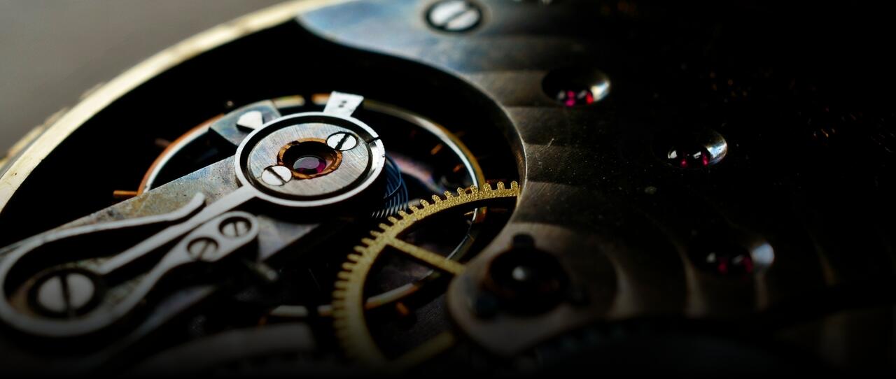 O que é complicação na relojoaria: desvendando as funcionalidades avançadas 