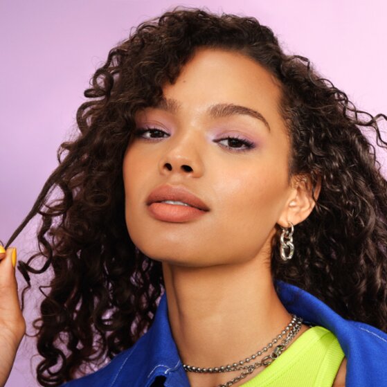 model with curly hair