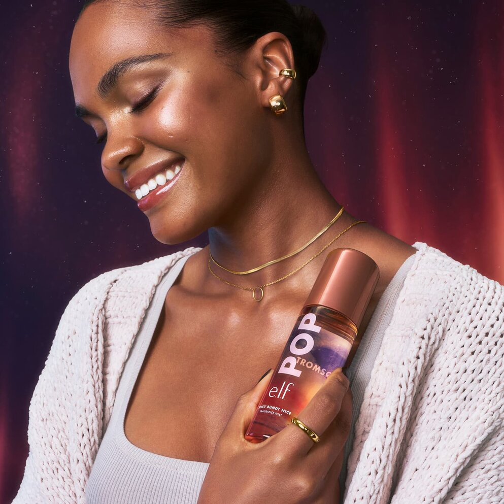 Model applied e.l.f. Spicy Bundt Nice Fragrance Mist