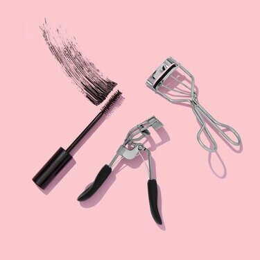 Eyelash curlers and black mascara