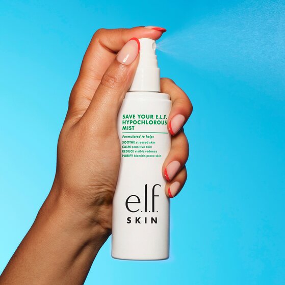 Model spraying hypochlorous soothing face mist