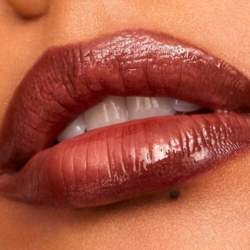 Close-up Application of Liner Liner on Model