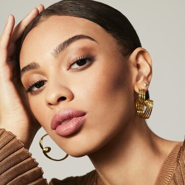 Model with a round face shape wearing liquid bronzer and contour