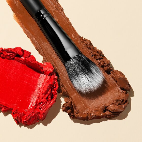 Putty blush makeup brush