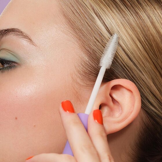 model using styling cream wand
