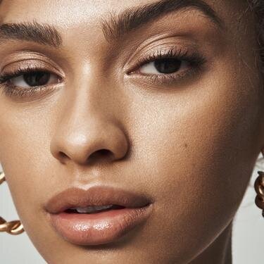 Model with a neutral smokey eye makeup look