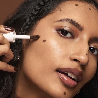 Model Applying Camo Liquid Bronzer & Contour