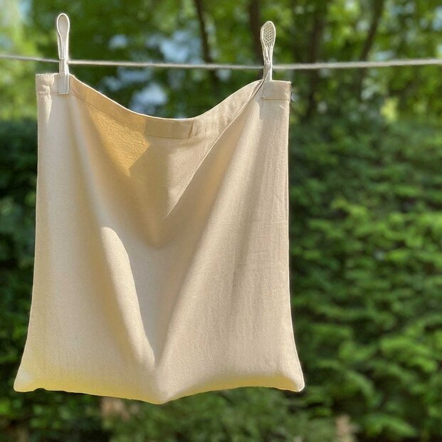 drying a tote bag