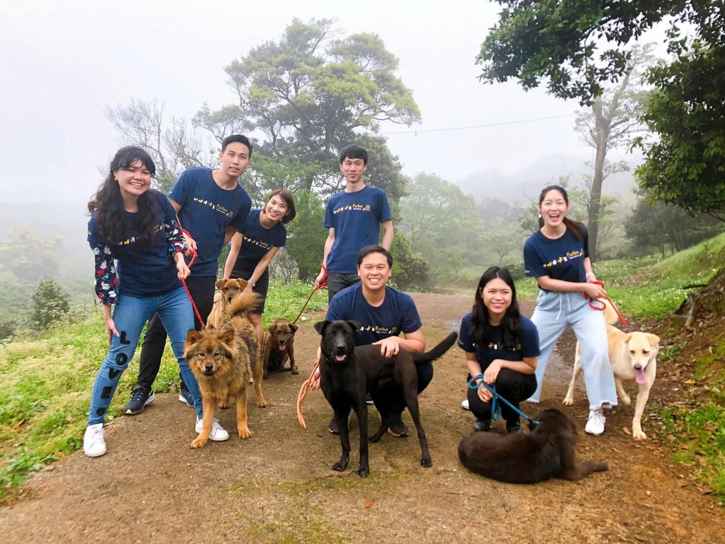 Furbo快樂公益計畫的參與者與狗狗們