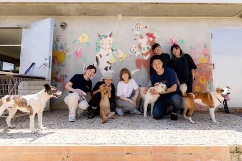 今年最初のFurboチャリティは、沖縄県の宮古島で犬猫たちの幸せのために尽力している宮古島SAVE THE ANIMALS（以下宮古島S.T.A）さんとFurboチャリティアンバサダーのIMALUさんと一緒に行っていました。
