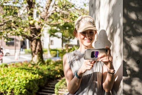 帰りが遅くなる日は、”くおーん！”って寂しそうに鳴いてますね。だから寄り道とかほとんどしなくなりました。ちょこっと買い物に行く時もすぐ帰ってくるし。たまにお留守番させておでかけも行くんですけど、何時までに帰らなきゃって。」