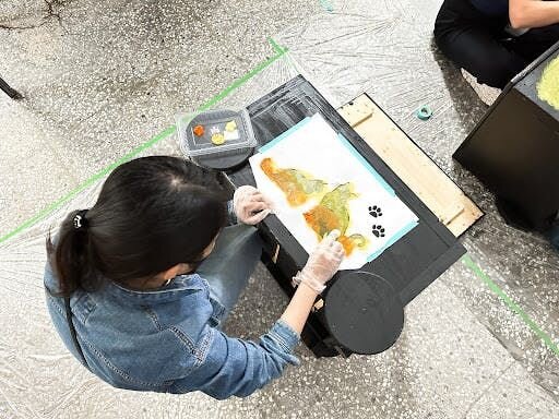 火車站形象彩繪：
我們重新彩繪猴硐火車站的裏裏外外，乾淨多彩。不僅讓遊客駐足時，更了解猴硐的貓咪，更希望幫助居民和貓咪們建立和諧的社區環境。