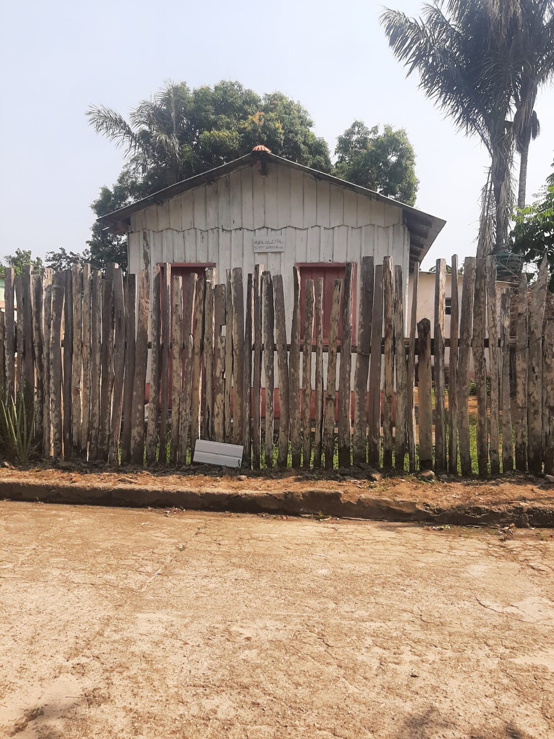 VENDE-SE CASA NO BECO DO BAIÉ