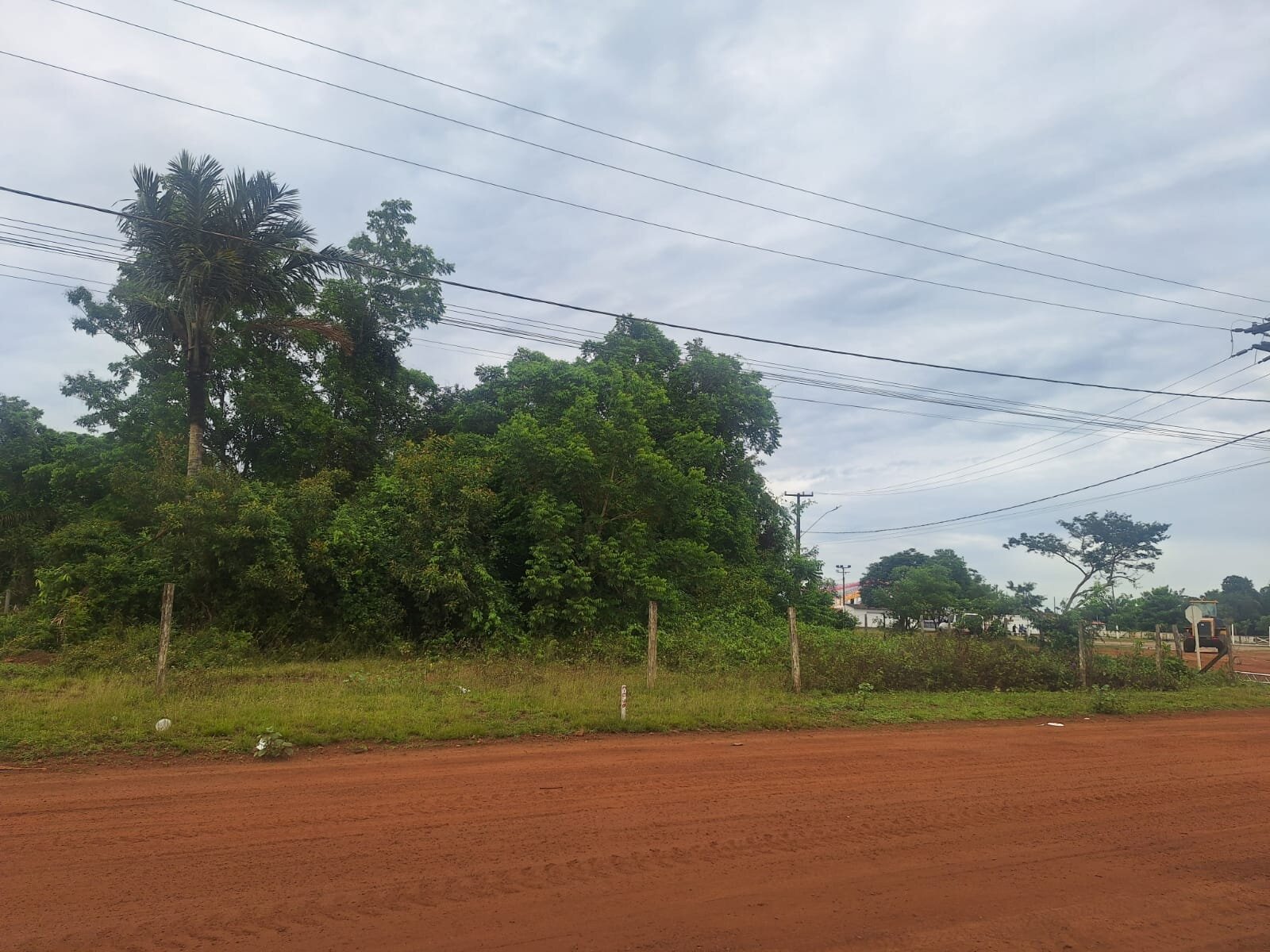 VENDE-SE TERRENO LADO DO PARQUE DE EXPOSIÇÃO MANDUCA BENTES