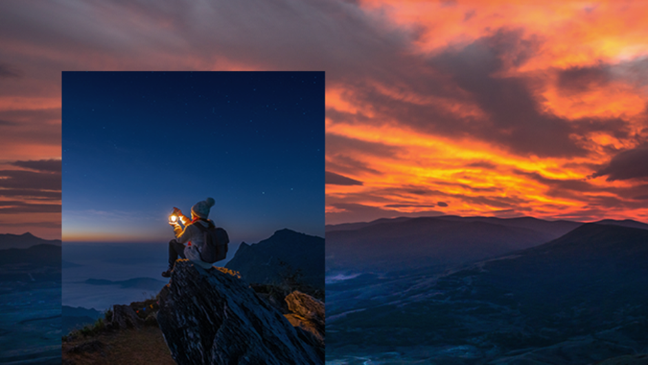 Žena sediaci na kopci v zimnej krajine pri západe slnka