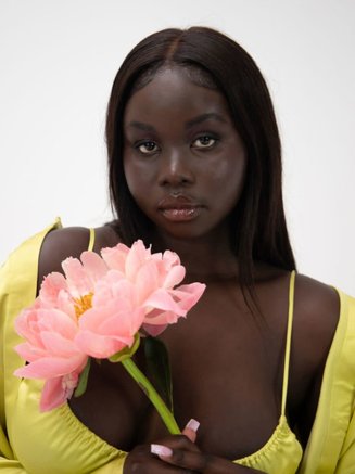 Contact Bloom: instant payout solution for freelance creatives and modelling agencies