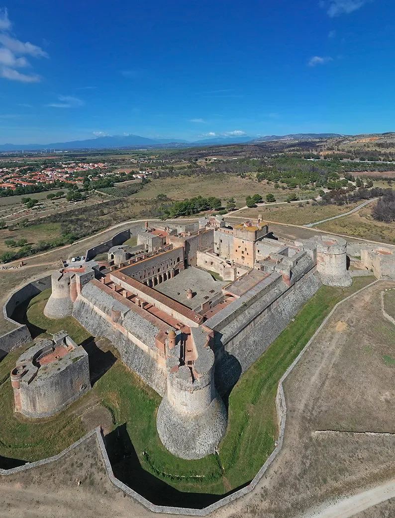 Vue aérienne de la Forteresse de Salses-le-Château.