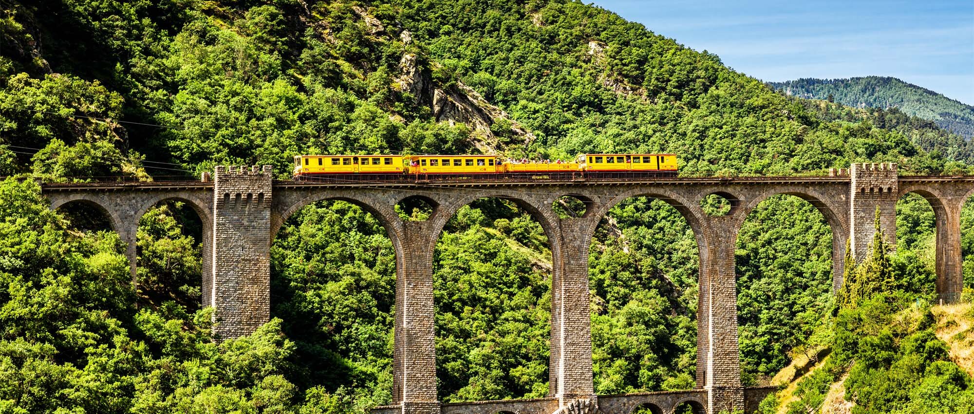 Le train jaune catalan : découvrez les Pyrénées autrement