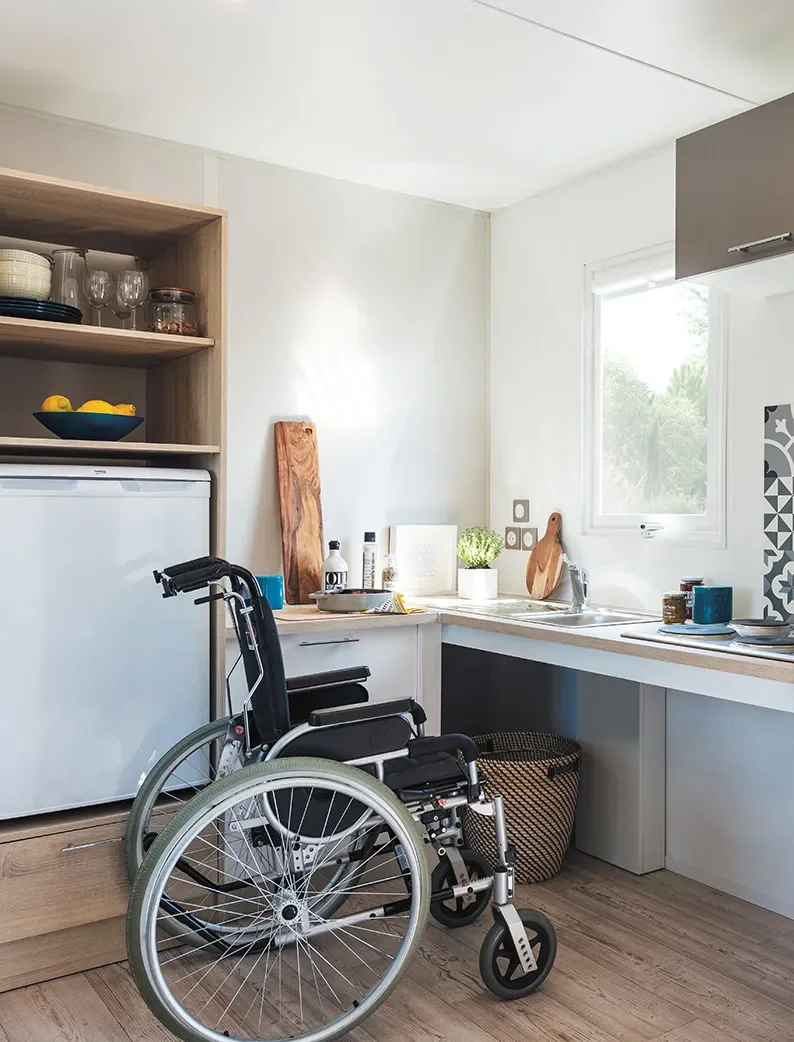 Intérieur d'un mobil-home PMR dans les Campings Clubs MS Vacances.