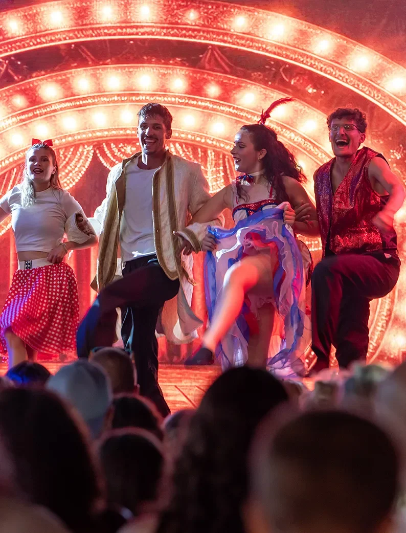 Spectacle en soirée dans un Camping avec animations en septembre.