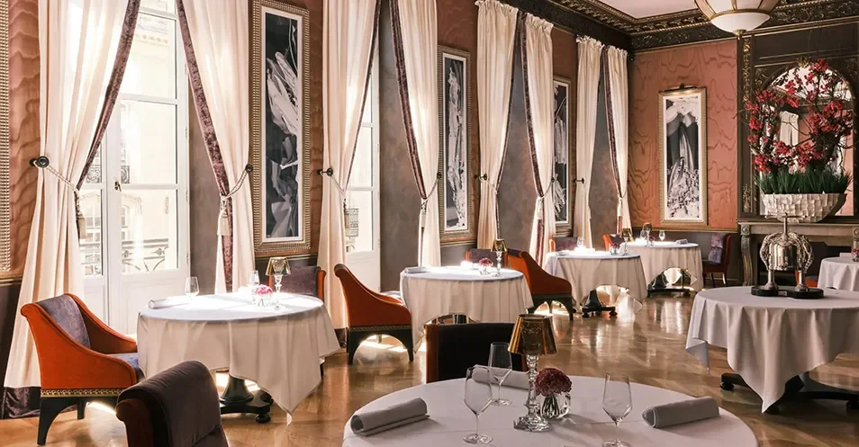 Salle du restaurant étoilé : Le Pressoir d'Argent à Bordeaux.