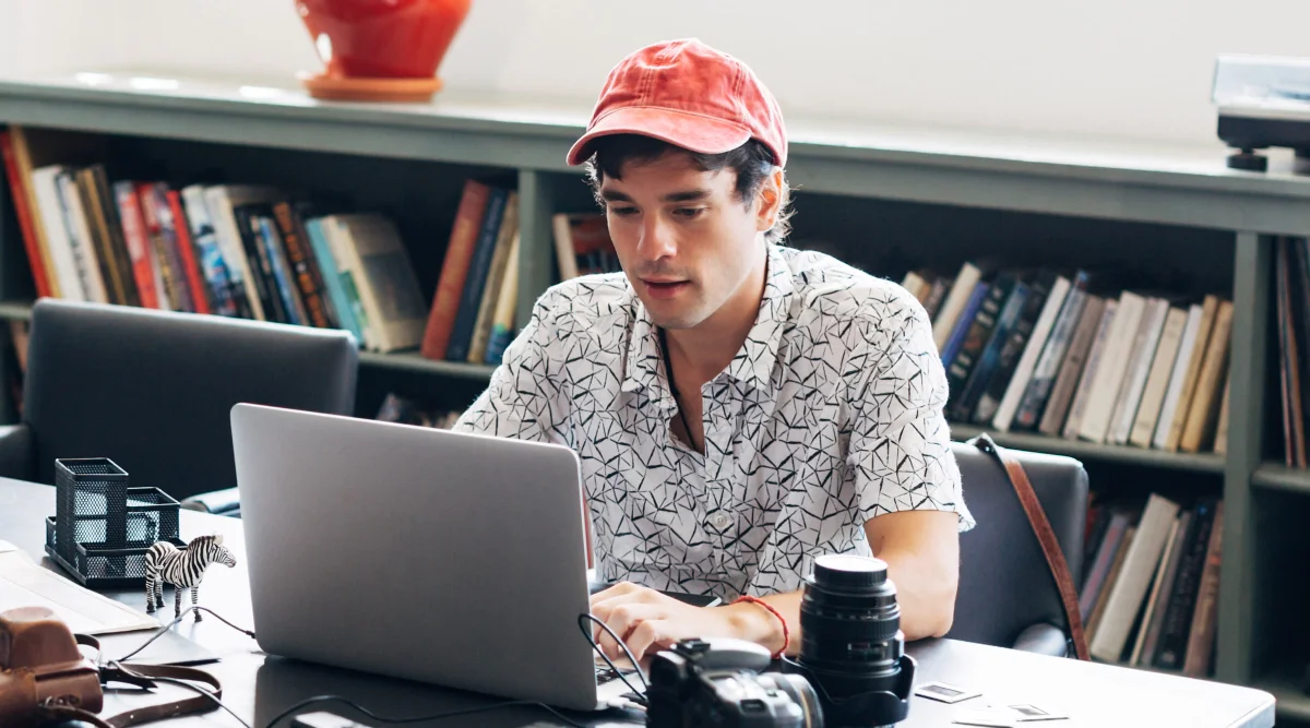 A man checking on his laptop about creating a Mississippi last will and testament.