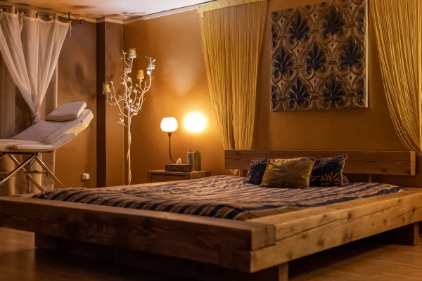 Detail of spa accessories and decorative candles on a dark stone surface at Stimulos