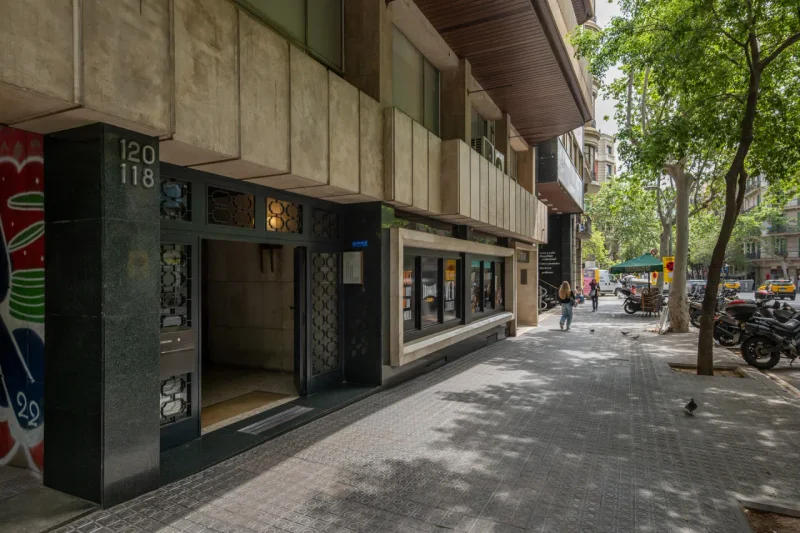 Evening ambiance with dimmable LED lighting throughout