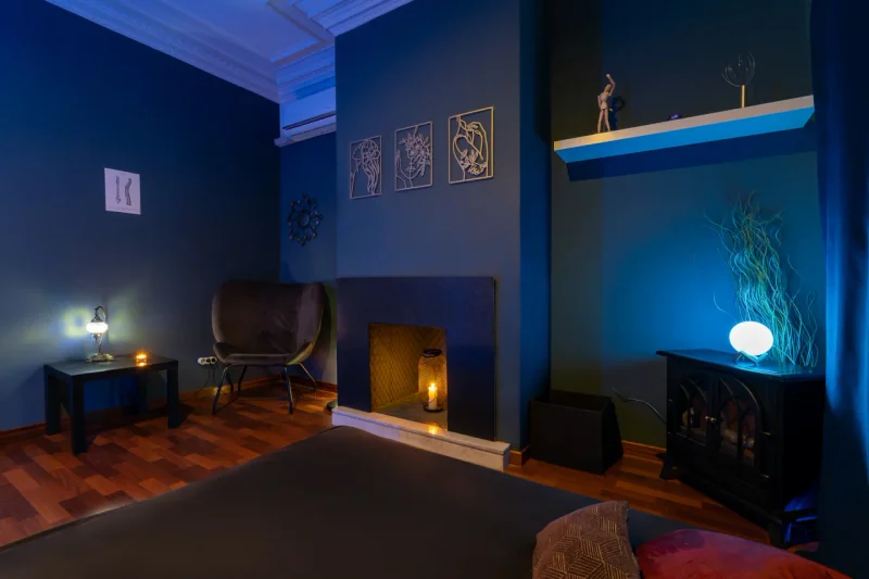 Luxury private massage room at Luna Masajes with candles and aromatherapy setup