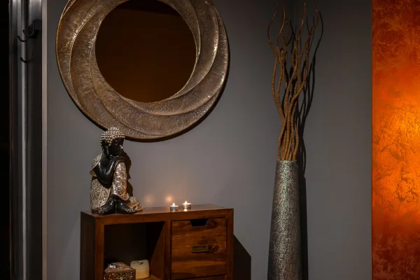 Intimate spa room with divan platform and low-light ambiance at Stimulos Barcelona