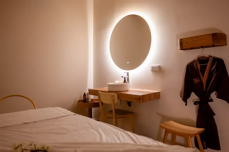 Treatment room with Iki robe