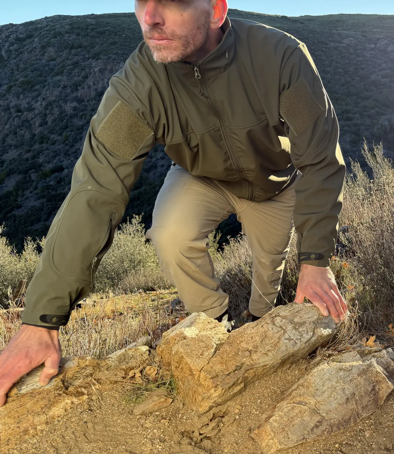 Outdoor Hill Climbing with Tactical Jacket and Pants