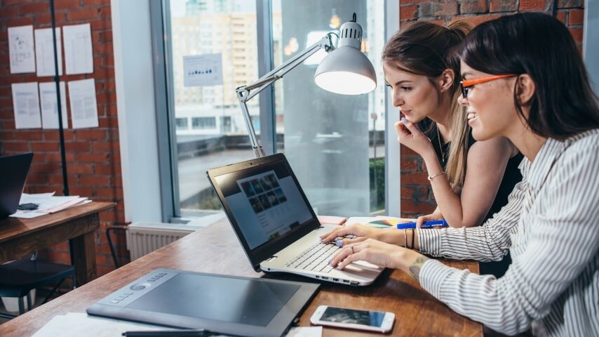 A woman optimizing images for SEO on her eCommerce website.