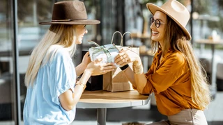 Top 25 personalized best friend gifts for 2026