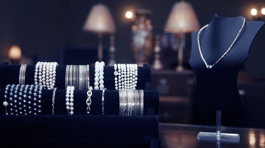 An elegant white and silver jewelry set.