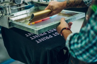 Screen printing vs digital printing: Which is right for you?